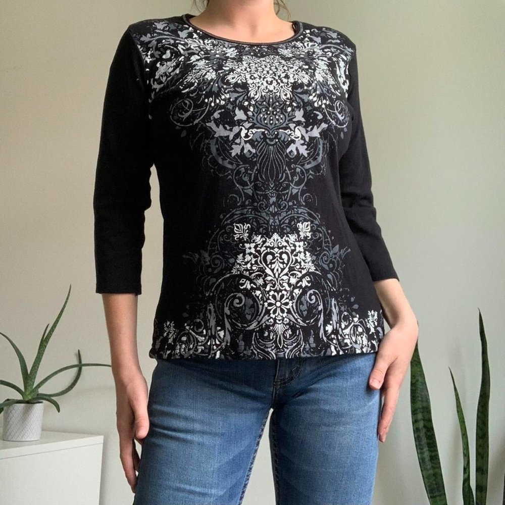 2000s black and white rhinestone graphic 3/4 long sleeve shirt